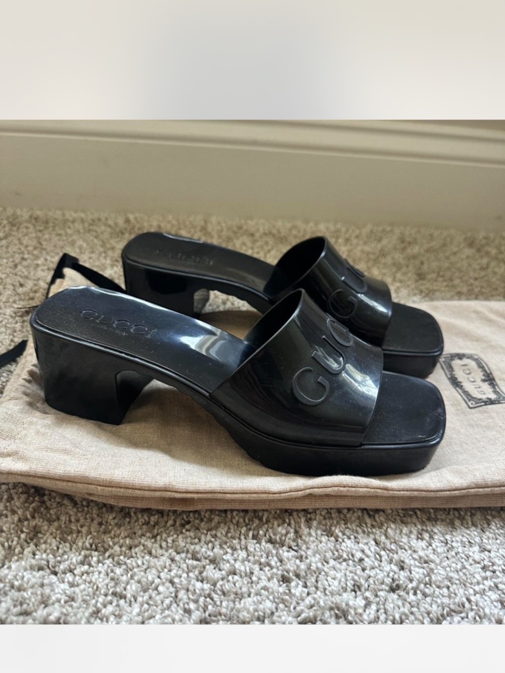 Gucci Black Rubber Logo Slide Sandals Women's Slip On Casual Solid Summer Spring - Picture 2 of 2